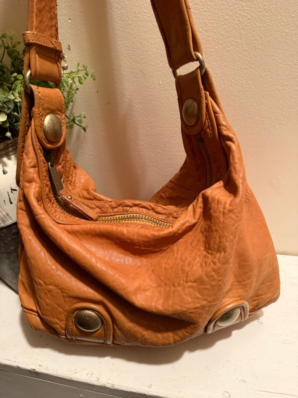 Cynthia Rowley Tan Leather Shoulder Hobo Bag EUC - Picture 3 of 11